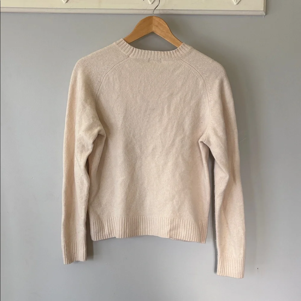 Uniqlo Women's 100% Wool Cream Crewneck Sweater Size Large | Cozy Classic Laye - Picture 7 of 8